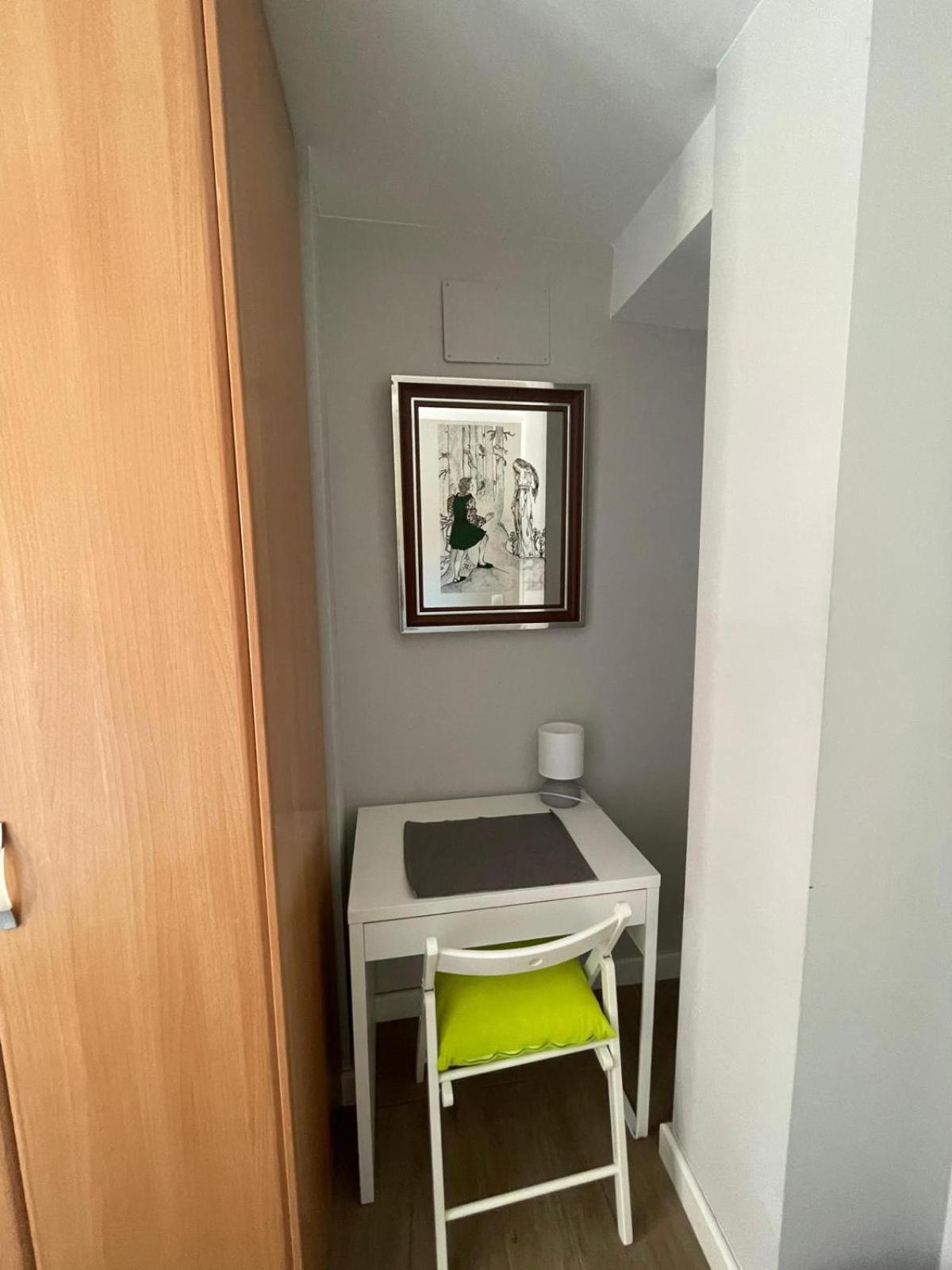 Cozy Room In Stylish Flat Just Steps From The Beach Cádiz Exterior foto