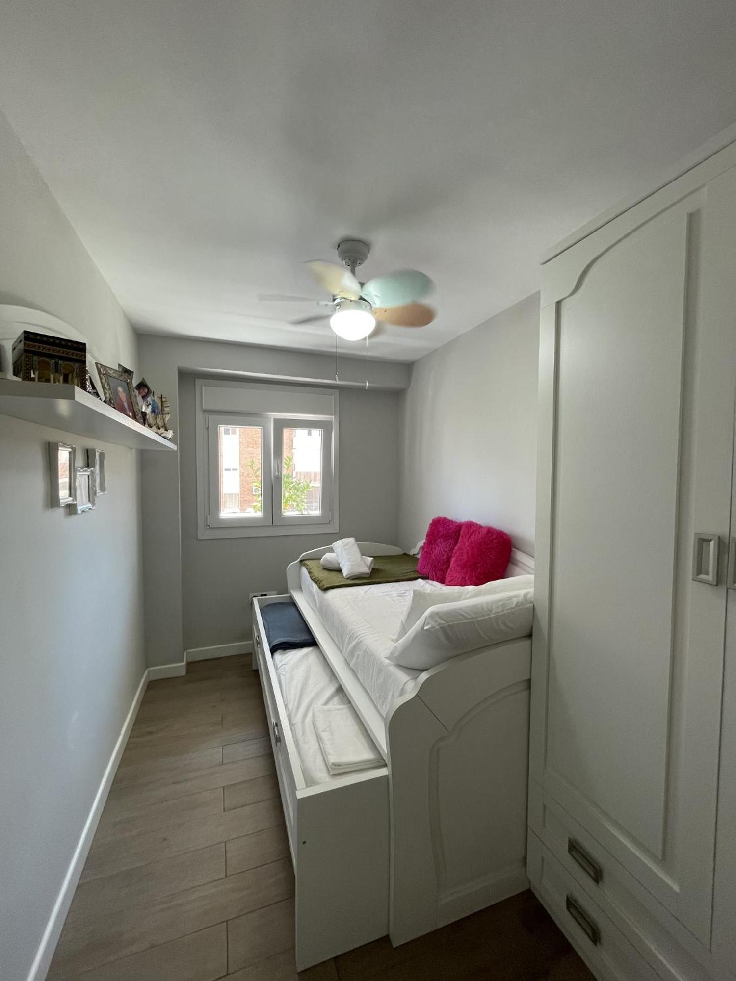 Cozy Room In Stylish Flat Just Steps From The Beach Cádiz Exterior foto