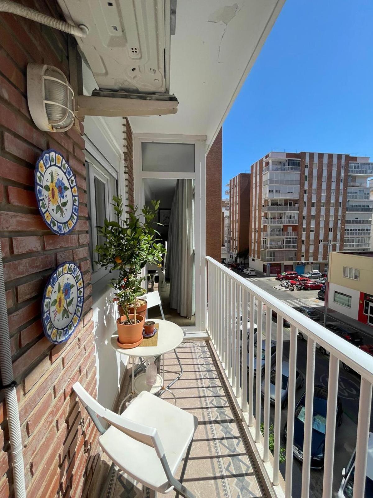 Cozy Room In Stylish Flat Just Steps From The Beach Cádiz Exterior foto