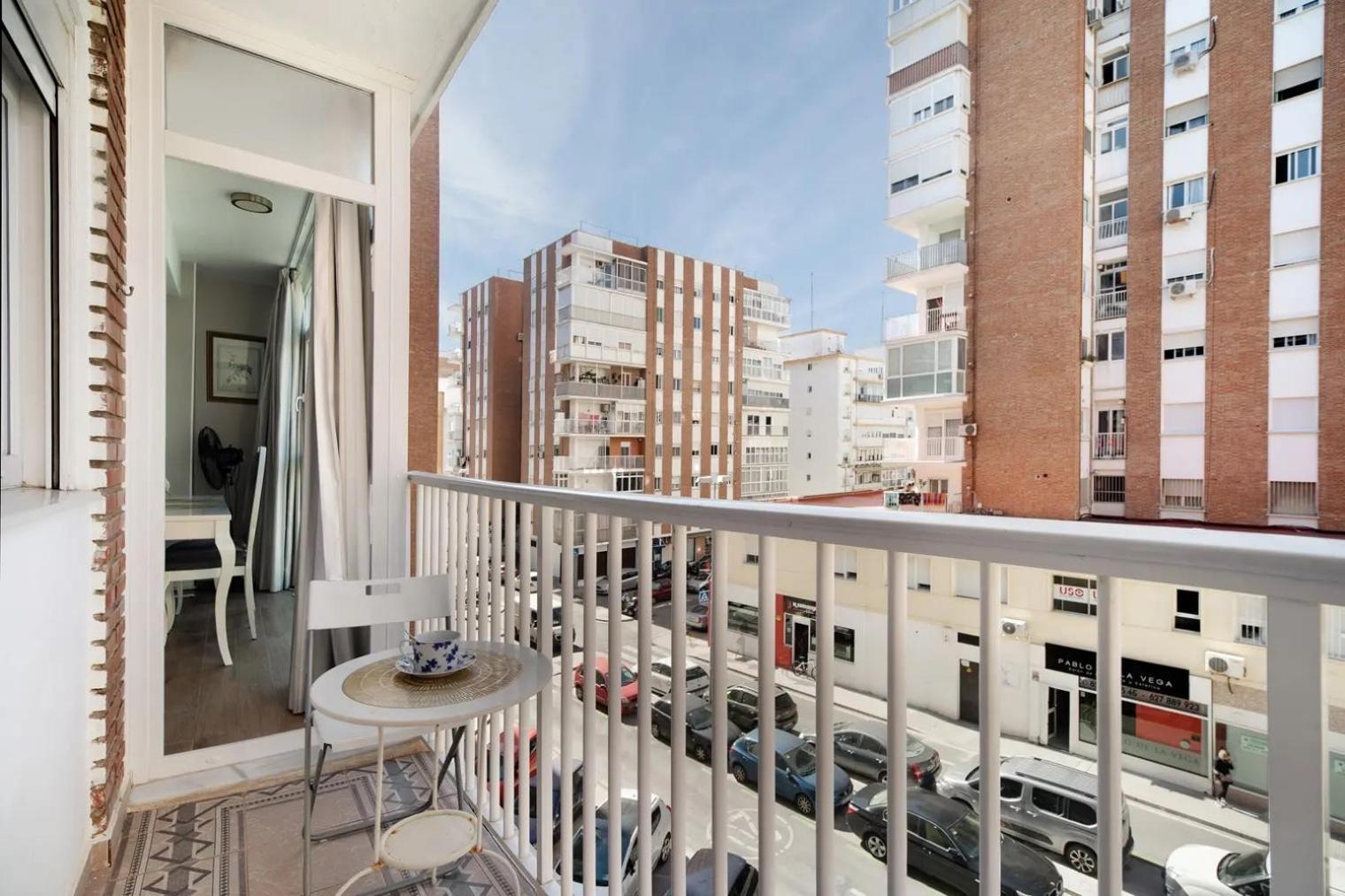 Cozy Room In Stylish Flat Just Steps From The Beach Cádiz Exterior foto