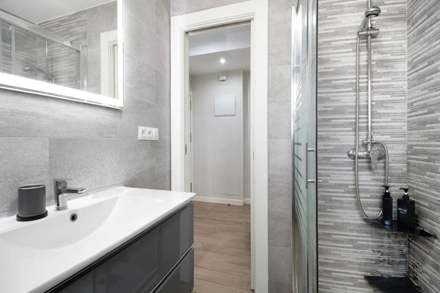 Cozy Room In Stylish Flat Just Steps From The Beach Cádiz Exterior foto