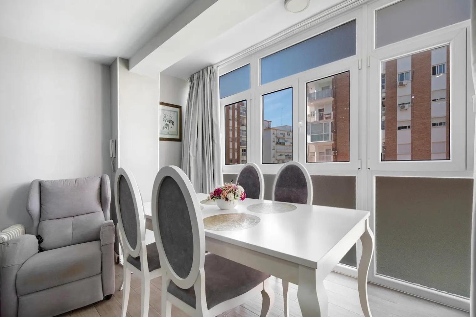 Cozy Room In Stylish Flat Just Steps From The Beach Cádiz Exterior foto