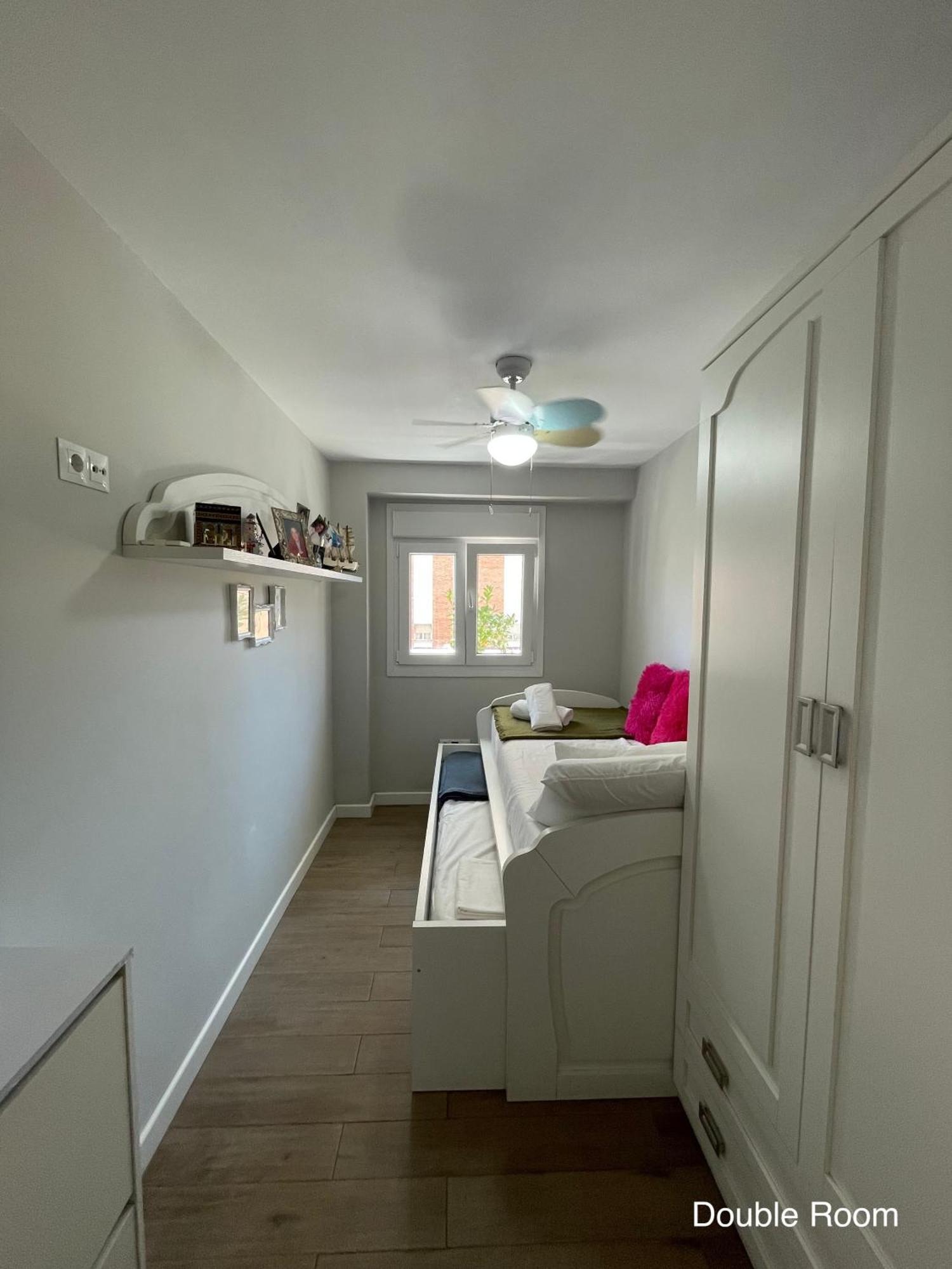 Cozy Room In Stylish Flat Just Steps From The Beach Cádiz Exterior foto
