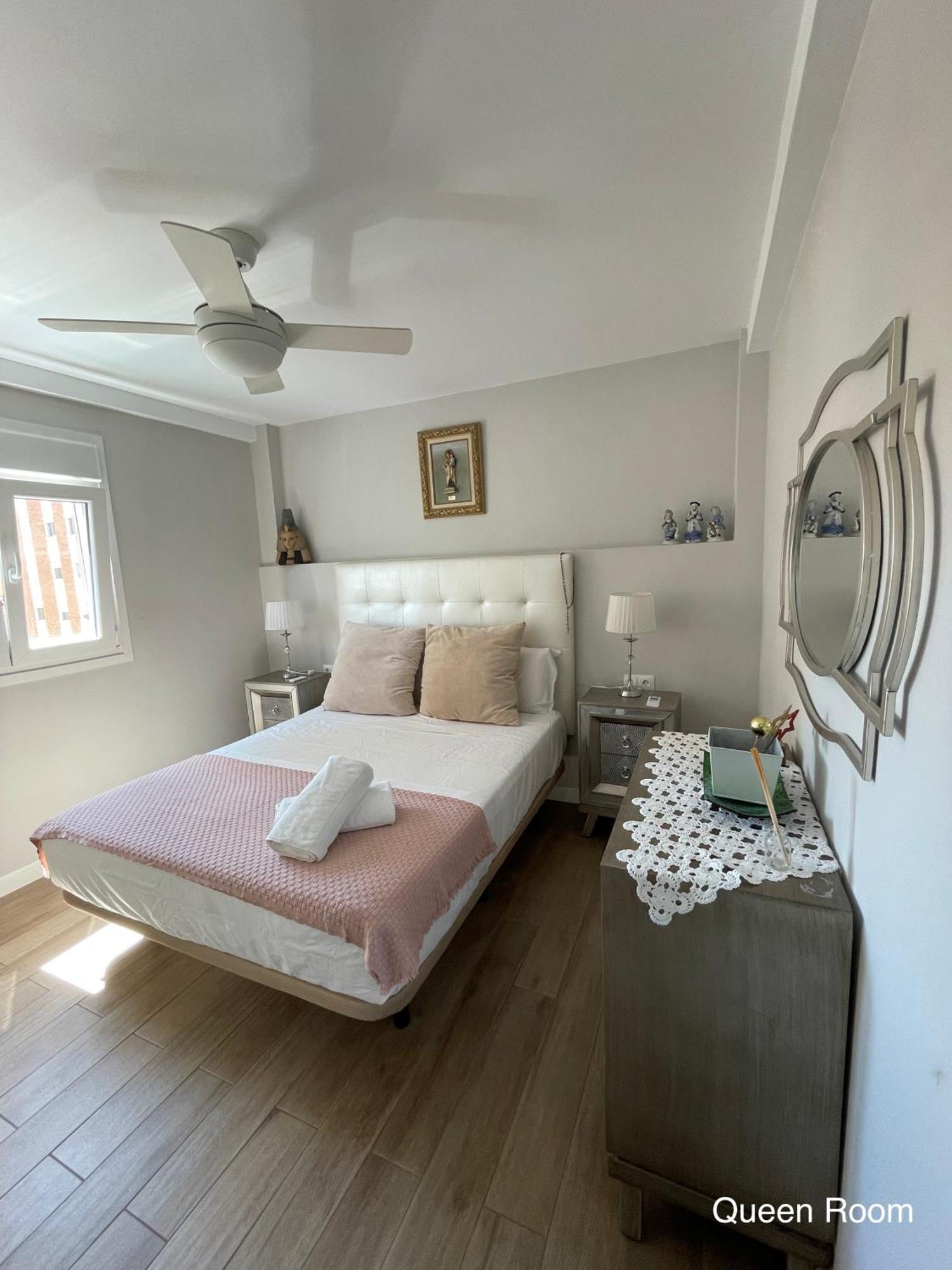 Cozy Room In Stylish Flat Just Steps From The Beach Cádiz Exterior foto