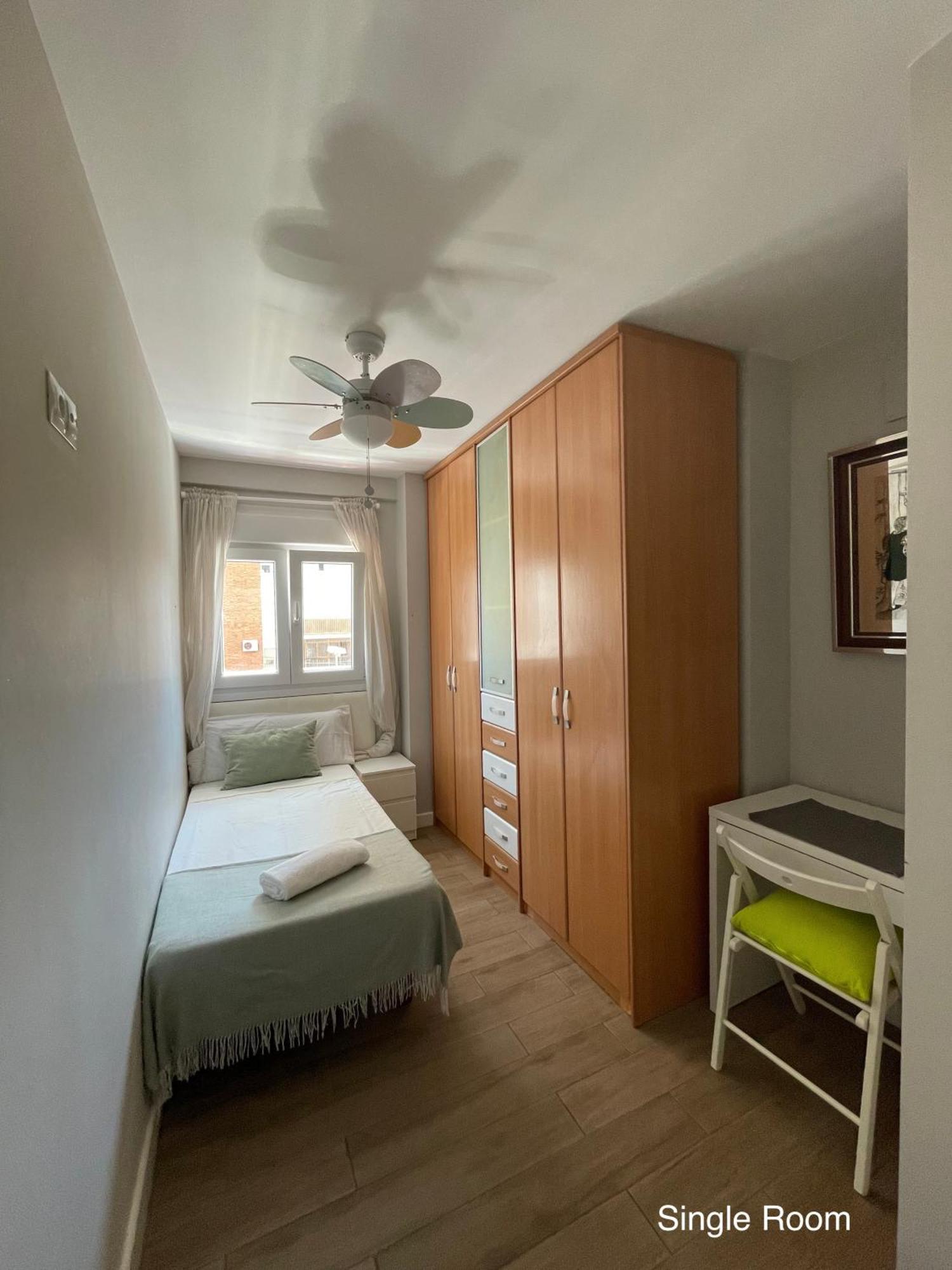 Cozy Room In Stylish Flat Just Steps From The Beach Cádiz Exterior foto